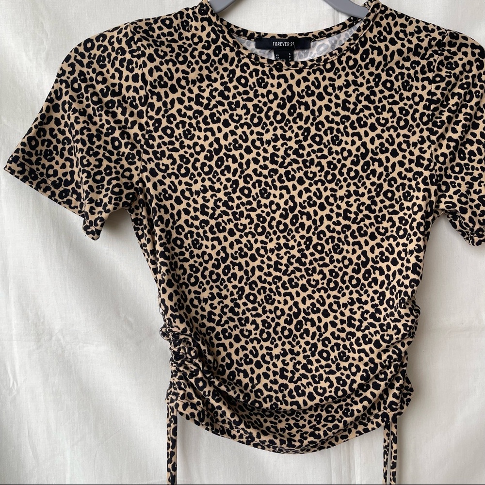 Leopard Print Ruched Crop Top - Picture 3 of 9